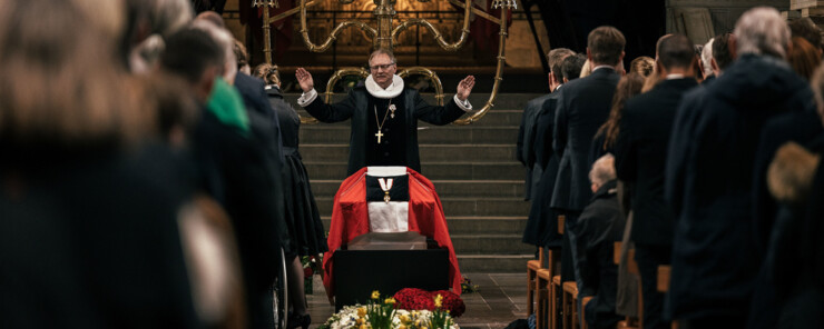 Biskop Henrik Stubkjær ved kisten i Viborg Domkirke