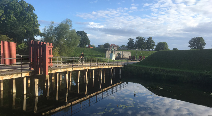 Kastellet set gennem en fedtet linse. (iPhone SE)